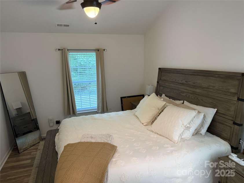1623 Flagler Lane, Charlotte, NC 28216.  MLS# CAR4257918, YatesRealty ID 14180. Owner suite