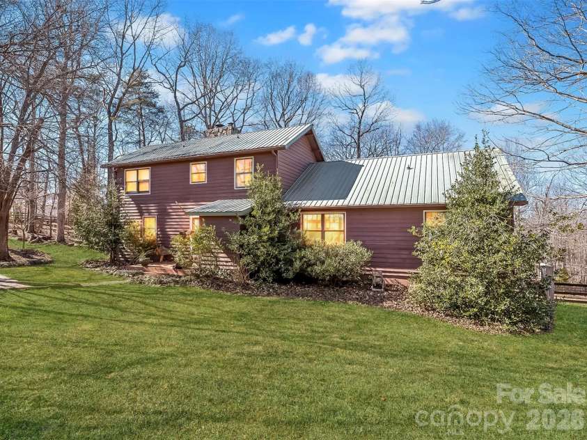 405 Loop Road, Campobello, SC 29322.  MLS# CAR4370899, YatesRealty ID 14181. 