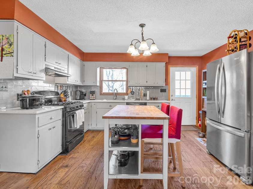 405 Loop Road, Campobello, SC 29322.  MLS# CAR4370899, YatesRealty ID 14181. 