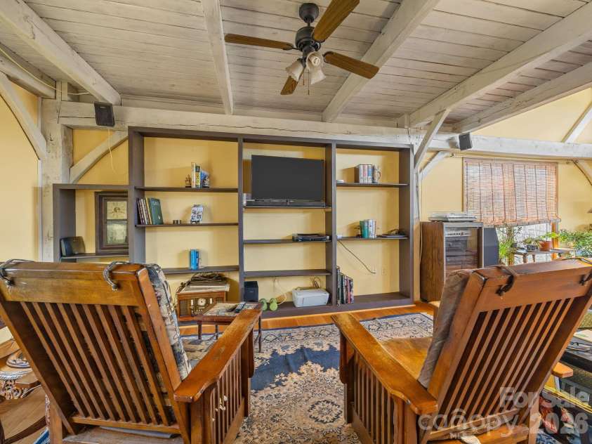 405 Loop Road, Campobello, SC 29322.  MLS# CAR4370899, YatesRealty ID 14181. 