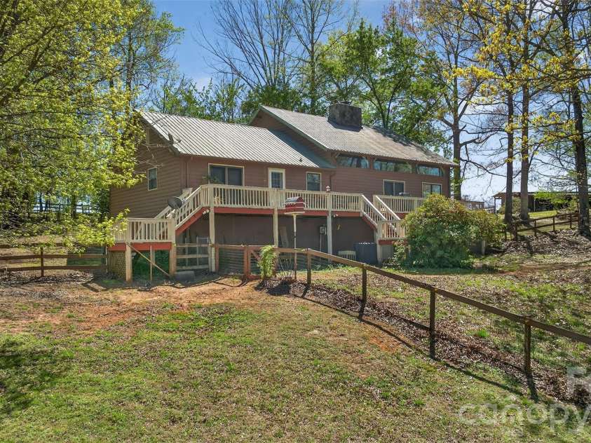 405 Loop Road, Campobello, SC 29322.  MLS# CAR4370899, YatesRealty ID 14181. 