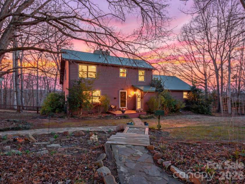 405 Loop Road, Campobello, SC 29322.  MLS# CAR4370899, YatesRealty ID 14181. 