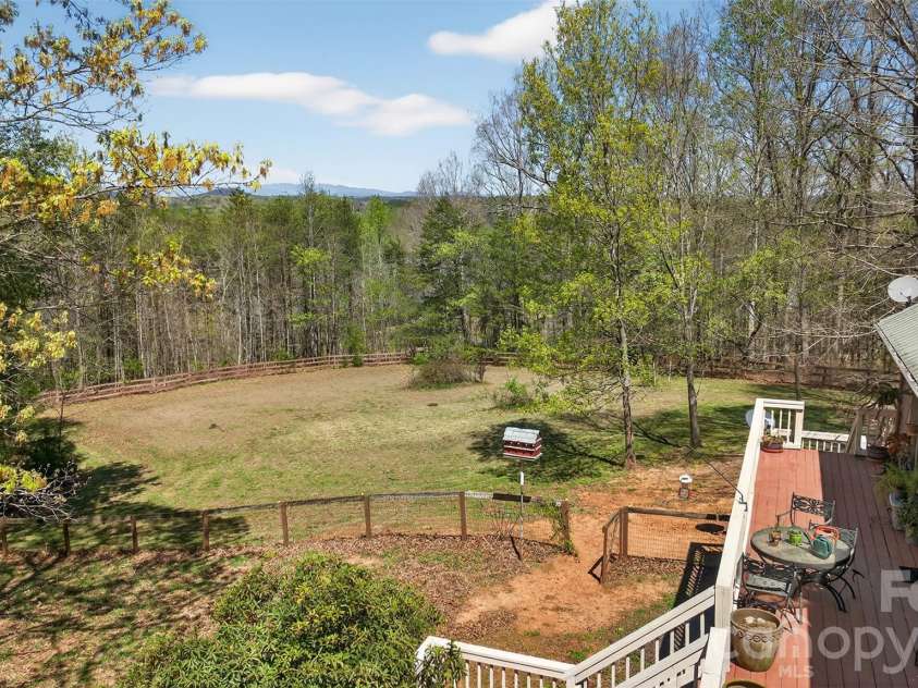 405 Loop Road, Campobello, SC 29322.  MLS# CAR4370899, YatesRealty ID 14181. 