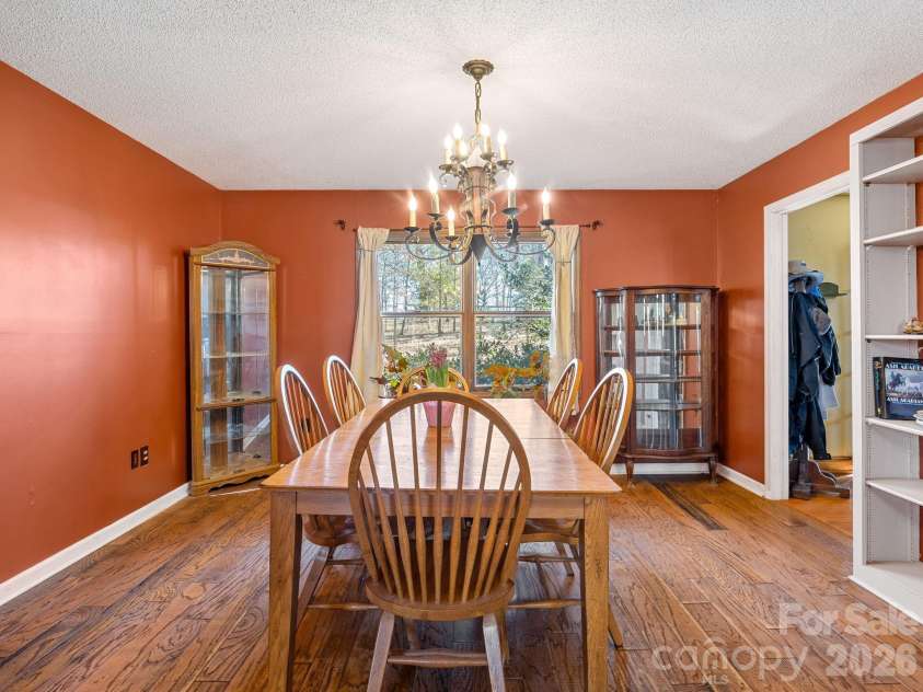 405 Loop Road, Campobello, SC 29322.  MLS# CAR4370899, YatesRealty ID 14181. Dining area
