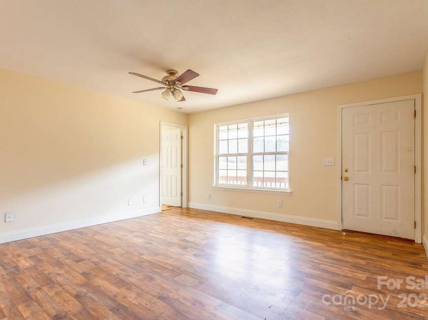 42 Leonard Davis Road, Robbinsville, NC 28771.  MLS# CAR4237867, YatesRealty ID 14181. 