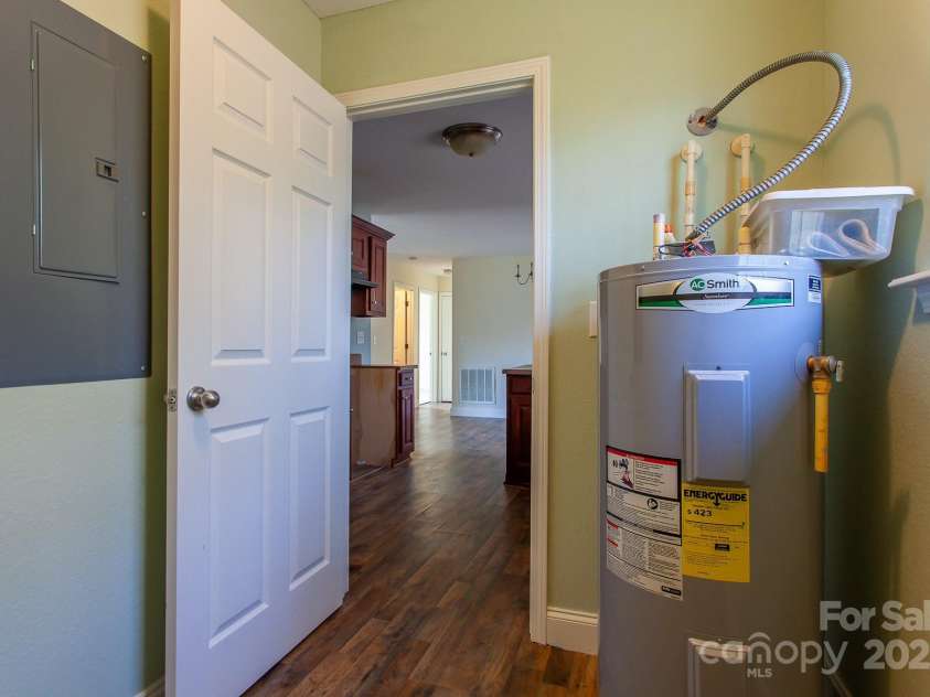 42 Leonard Davis Road, Robbinsville, NC 28771.  MLS# CAR4237867, YatesRealty ID 14181. 