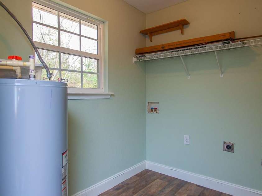 42 Leonard Davis Road, Robbinsville, NC 28771.  MLS# CAR4237867, YatesRealty ID 14181. 