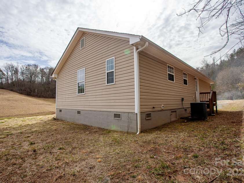 42 Leonard Davis Road, Robbinsville, NC 28771.  MLS# CAR4237867, YatesRealty ID 14181. 