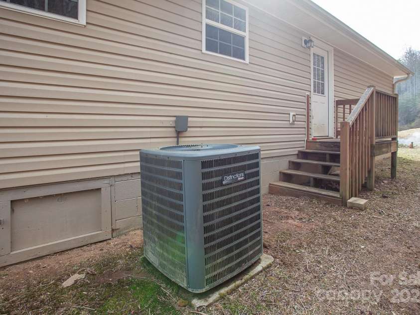 42 Leonard Davis Road, Robbinsville, NC 28771.  MLS# CAR4237867, YatesRealty ID 14181. 