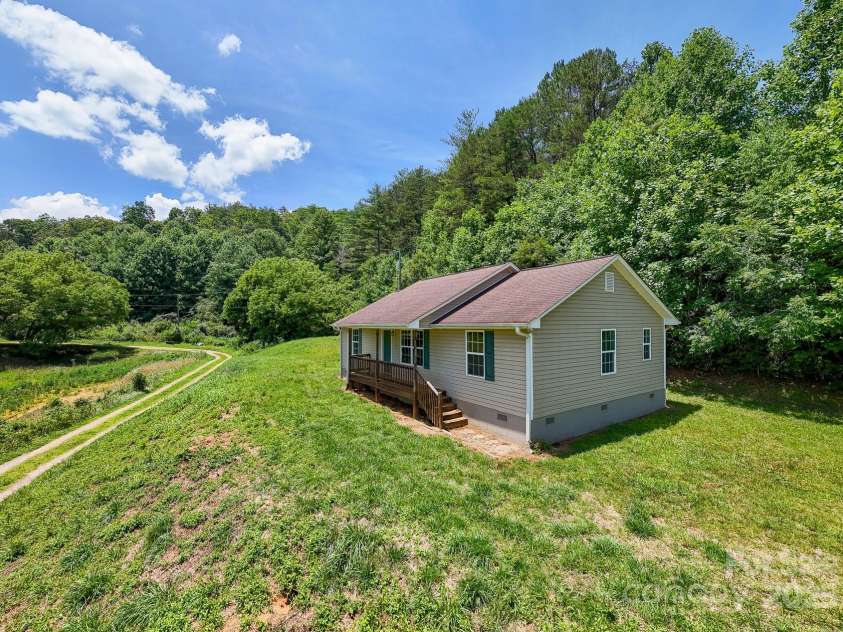 42 Leonard Davis Road, Robbinsville, NC 28771.  MLS# CAR4237867, YatesRealty ID 14181. 