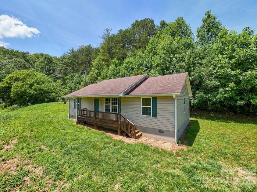 42 Leonard Davis Road, Robbinsville, NC 28771.  MLS# CAR4237867, YatesRealty ID 14181. 