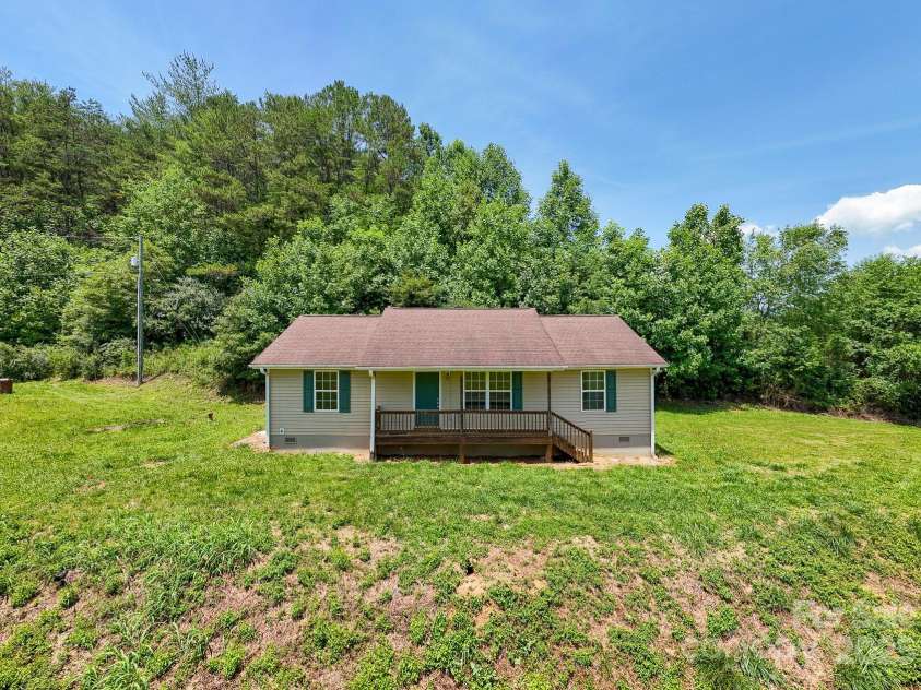 42 Leonard Davis Road, Robbinsville, NC 28771.  MLS# CAR4237867, YatesRealty ID 14181. 
