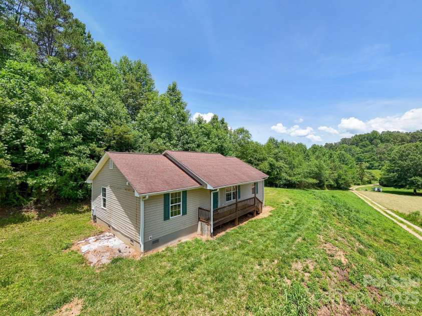 42 Leonard Davis Road, Robbinsville, NC 28771.  MLS# CAR4237867, YatesRealty ID 14181. 