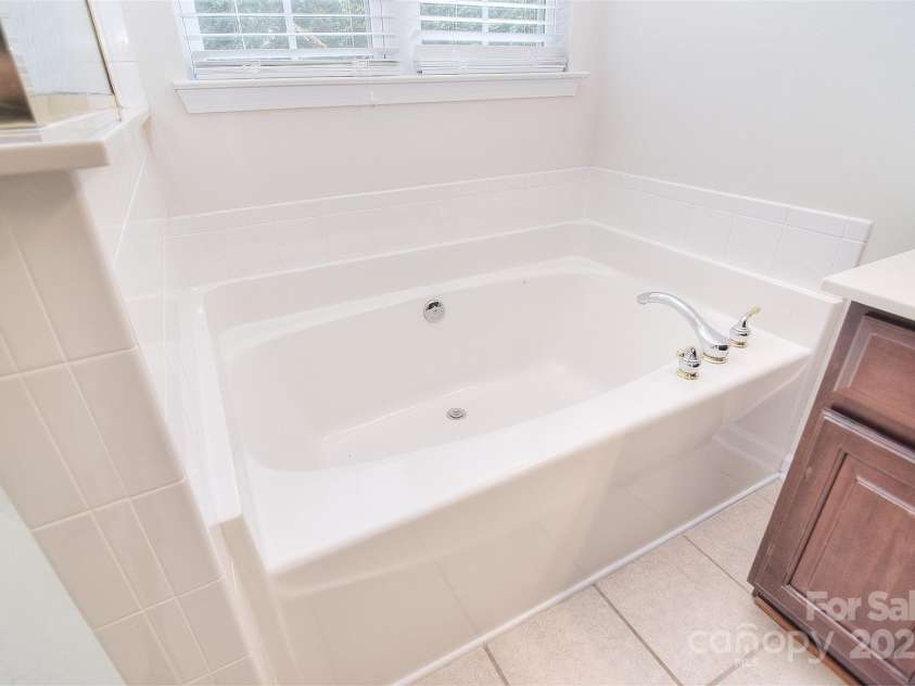 7206 Forrest Rader Drive, Mint Hill, NC 28227.  MLS# CAR4246731, YatesRealty ID 14182. PIRMARY BA ON MAIN LEVEL