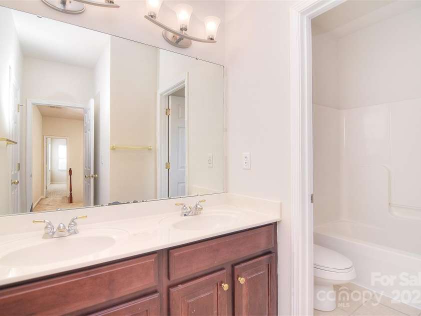 7206 Forrest Rader Drive, Mint Hill, NC 28227.  MLS# CAR4246731, YatesRealty ID 14182. UPSTAIRS BA
