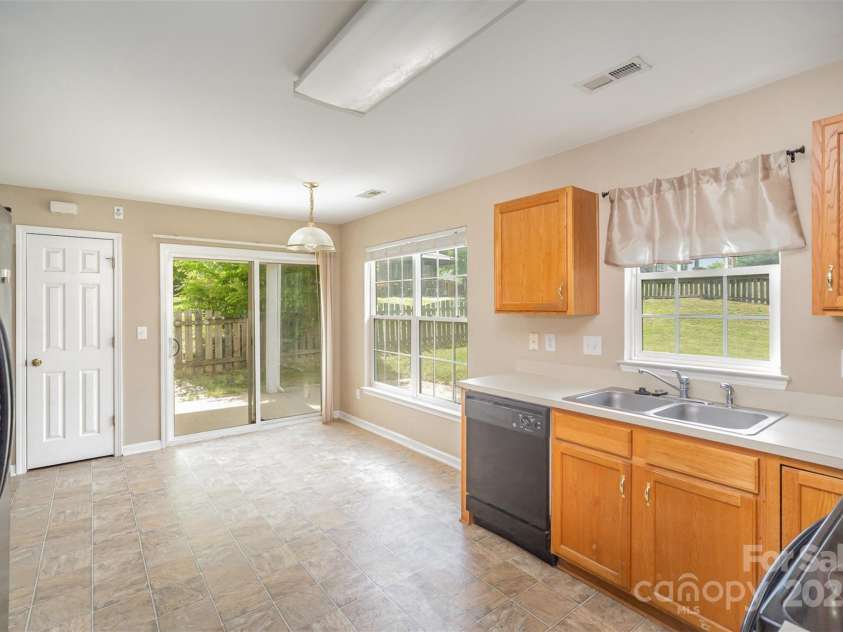 14311 Riding Hill Avenue, Charlotte, NC 28213.  MLS# CAR4250634, YatesRealty ID 14183. 