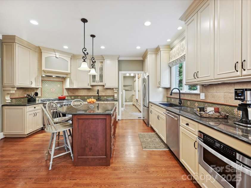 4701 Pineland Place, Charlotte, NC 28277.  MLS# CAR4252852, YatesRealty ID 14184. 