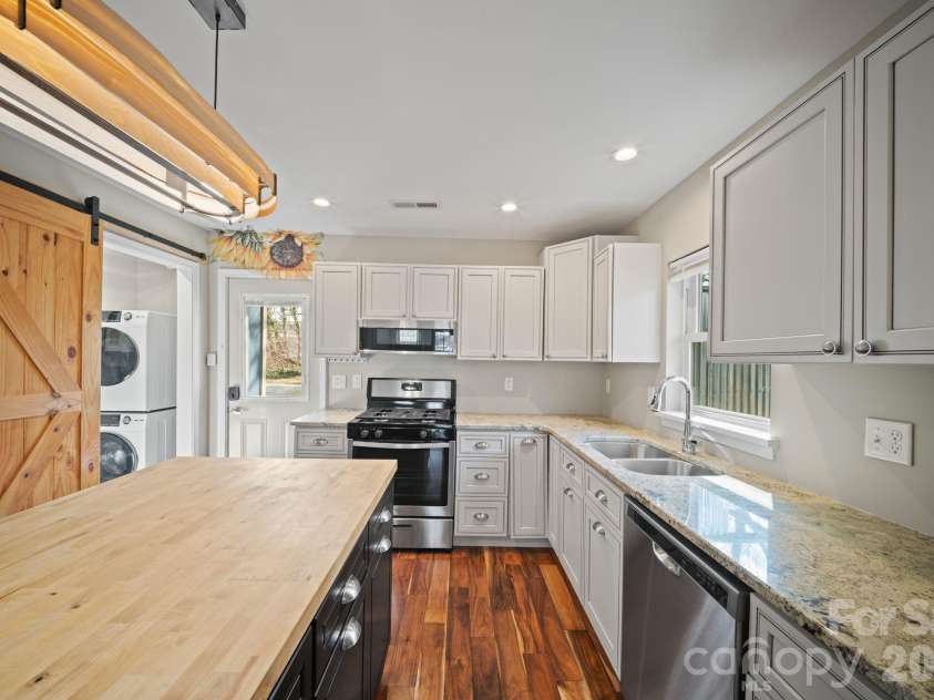 67 Howard Street, Asheville, NC 28806.  MLS# CAR4354981, YatesRealty ID 14184. 