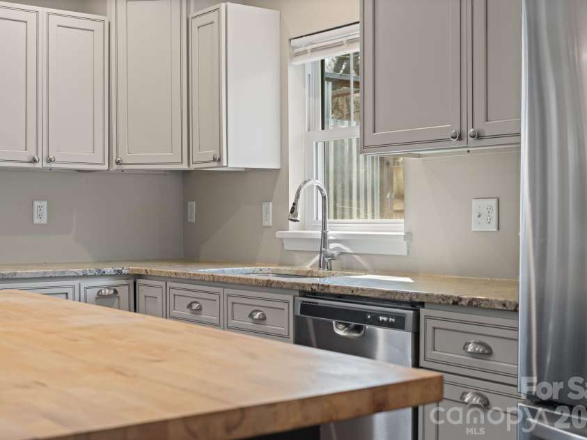 67 Howard Street, Asheville, NC 28806.  MLS# CAR4354981, YatesRealty ID 14184. 
