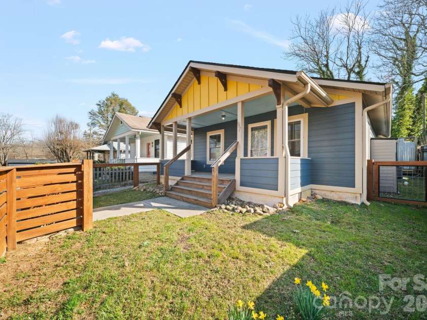 67 Howard Street, Asheville, NC 28806.  MLS# CAR4354981, YatesRealty ID 14184. Fully fenced front yard