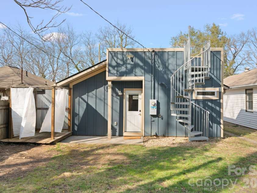 67 Howard Street, Asheville, NC 28806.  MLS# CAR4354981, YatesRealty ID 14184. Level Backyard