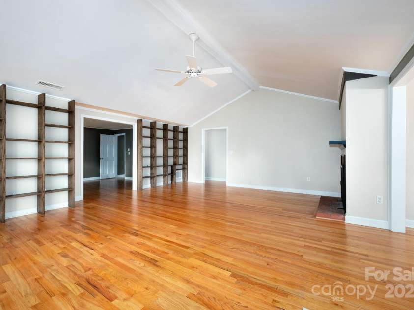 200 Allen Mountain Drive, Black Mountain, NC 28711.  MLS# CAR4255533, YatesRealty ID 14185. 