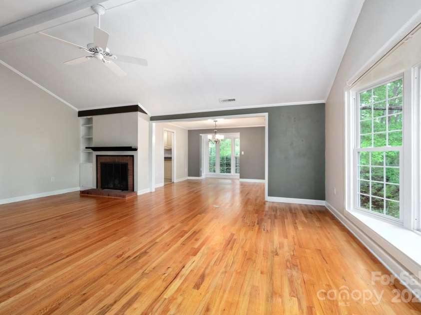 200 Allen Mountain Drive, Black Mountain, NC 28711.  MLS# CAR4255533, YatesRealty ID 14185. 