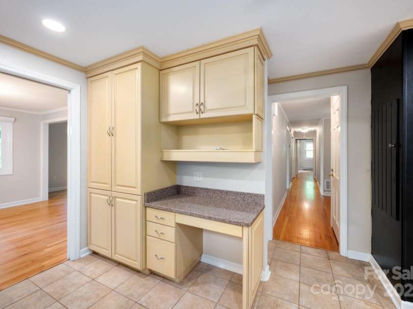 200 Allen Mountain Drive, Black Mountain, NC 28711.  MLS# CAR4255533, YatesRealty ID 14185. 