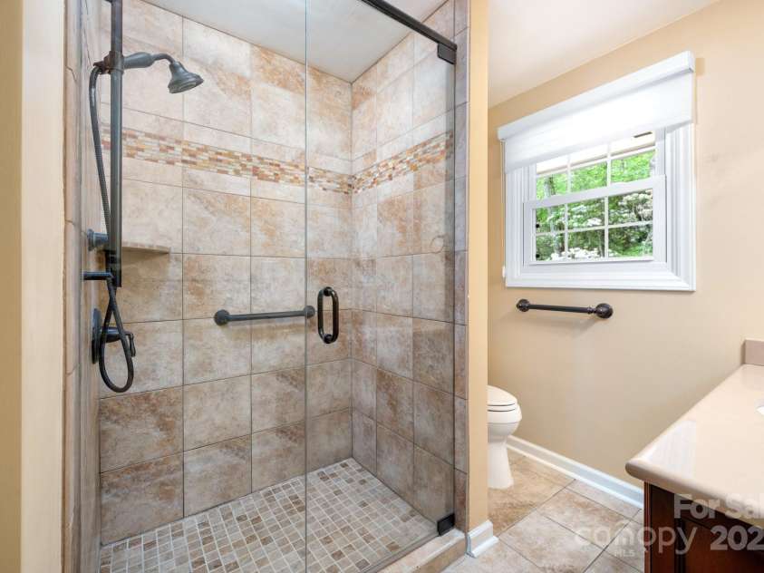 200 Allen Mountain Drive, Black Mountain, NC 28711.  MLS# CAR4255533, YatesRealty ID 14185. 