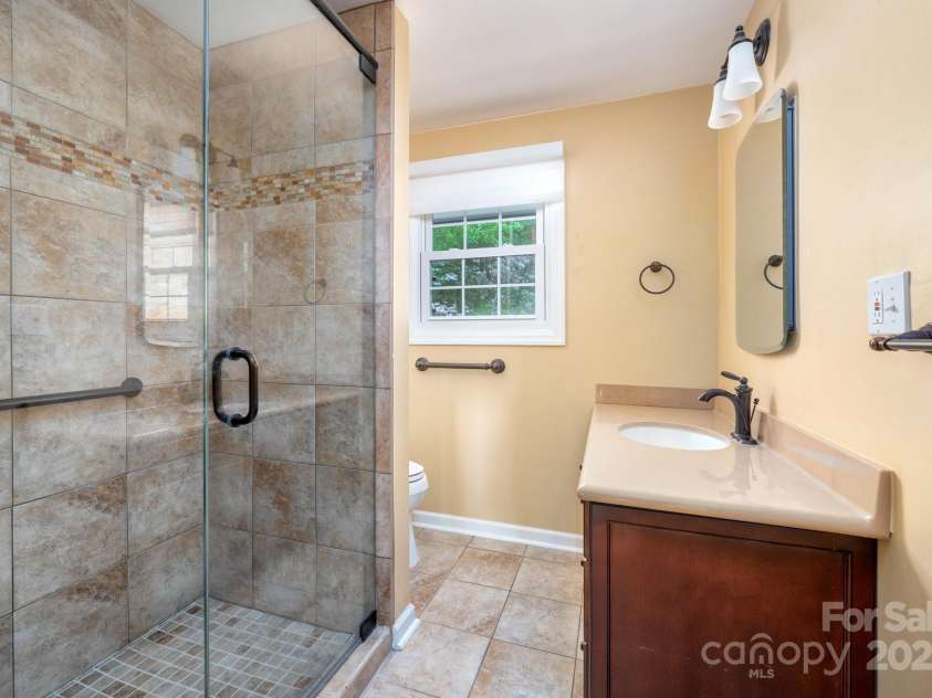 200 Allen Mountain Drive, Black Mountain, NC 28711.  MLS# CAR4255533, YatesRealty ID 14185. 