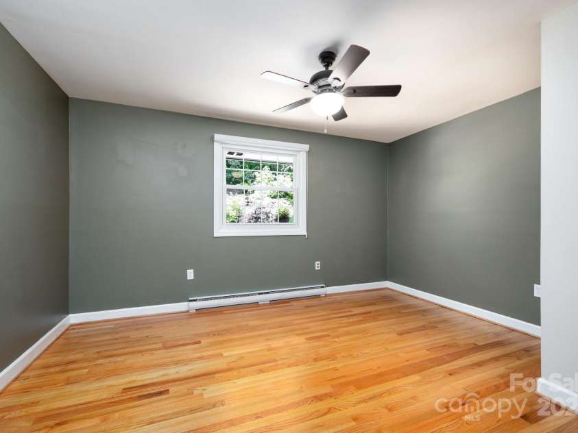 200 Allen Mountain Drive, Black Mountain, NC 28711.  MLS# CAR4255533, YatesRealty ID 14185. 