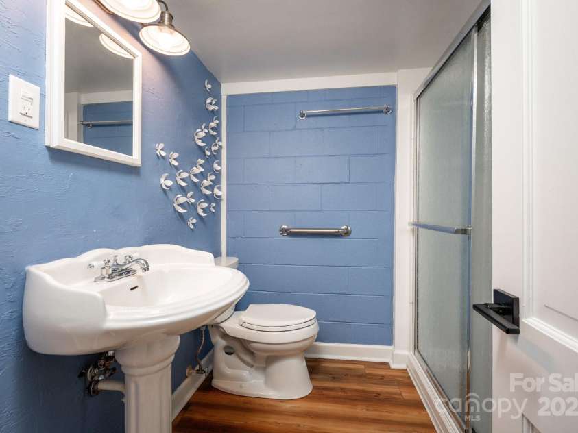 200 Allen Mountain Drive, Black Mountain, NC 28711.  MLS# CAR4255533, YatesRealty ID 14185. 