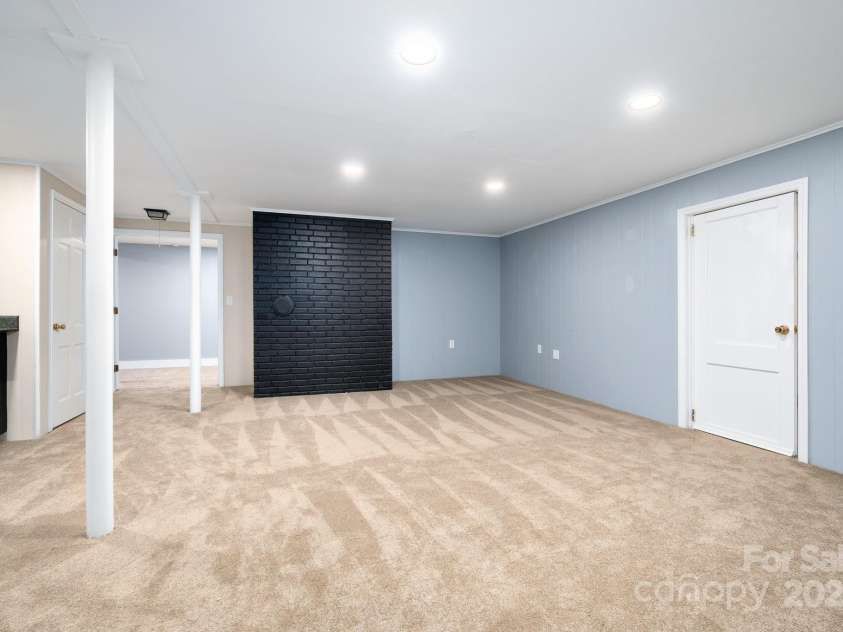 200 Allen Mountain Drive, Black Mountain, NC 28711.  MLS# CAR4255533, YatesRealty ID 14185. 