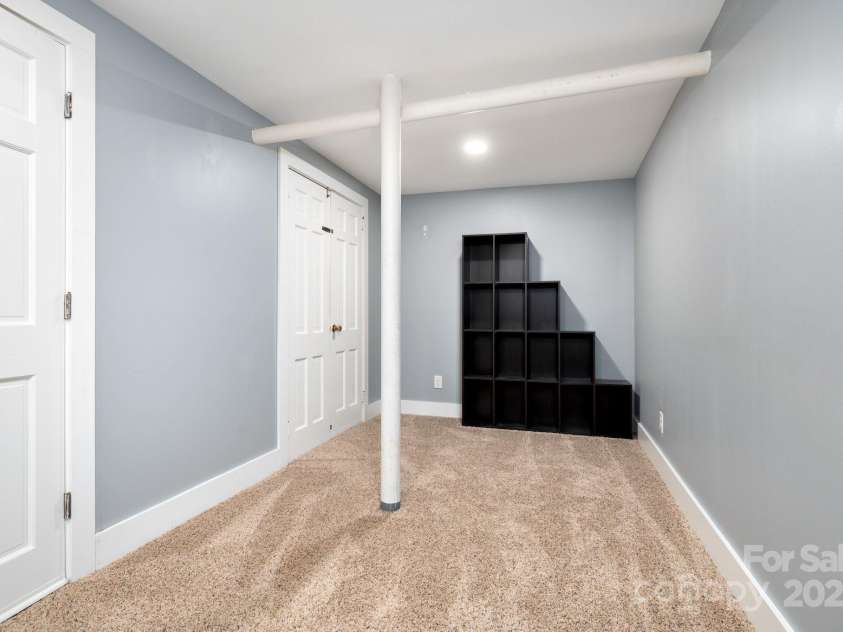 200 Allen Mountain Drive, Black Mountain, NC 28711.  MLS# CAR4255533, YatesRealty ID 14185. 