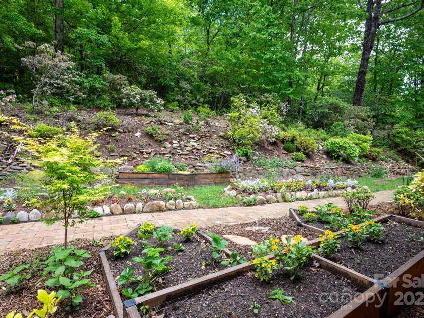 200 Allen Mountain Drive, Black Mountain, NC 28711.  MLS# CAR4255533, YatesRealty ID 14185. 