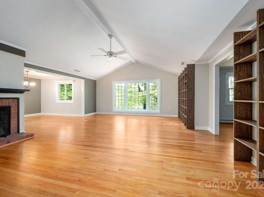 200 Allen Mountain Drive, Black Mountain, NC 28711.  MLS# CAR4255533, YatesRealty ID 14185. 