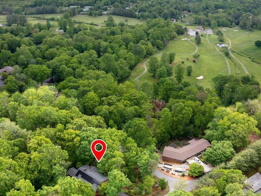 200 Allen Mountain Drive, Black Mountain, NC 28711.  MLS# CAR4255533, YatesRealty ID 14185. 