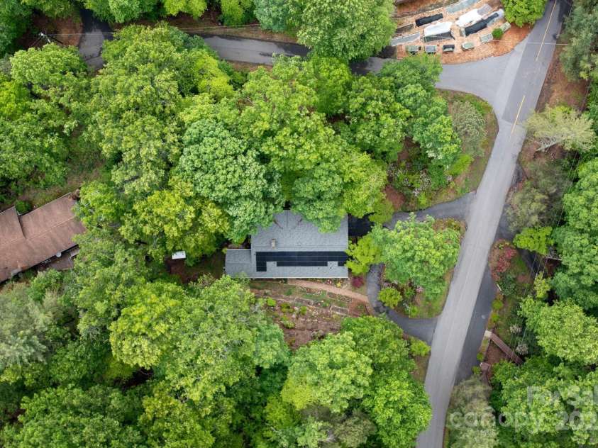 200 Allen Mountain Drive, Black Mountain, NC 28711.  MLS# CAR4255533, YatesRealty ID 14185. 