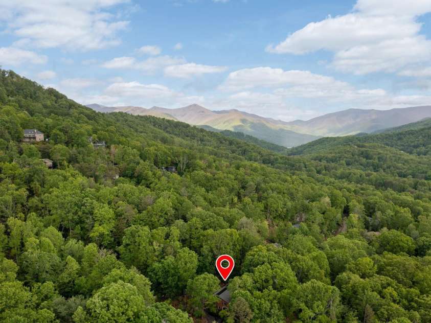 200 Allen Mountain Drive, Black Mountain, NC 28711.  MLS# CAR4255533, YatesRealty ID 14185. 