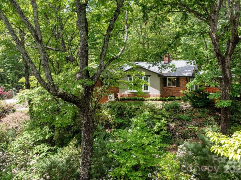 200 Allen Mountain Drive, Black Mountain, NC 28711.  MLS# CAR4255533, YatesRealty ID 14185. 