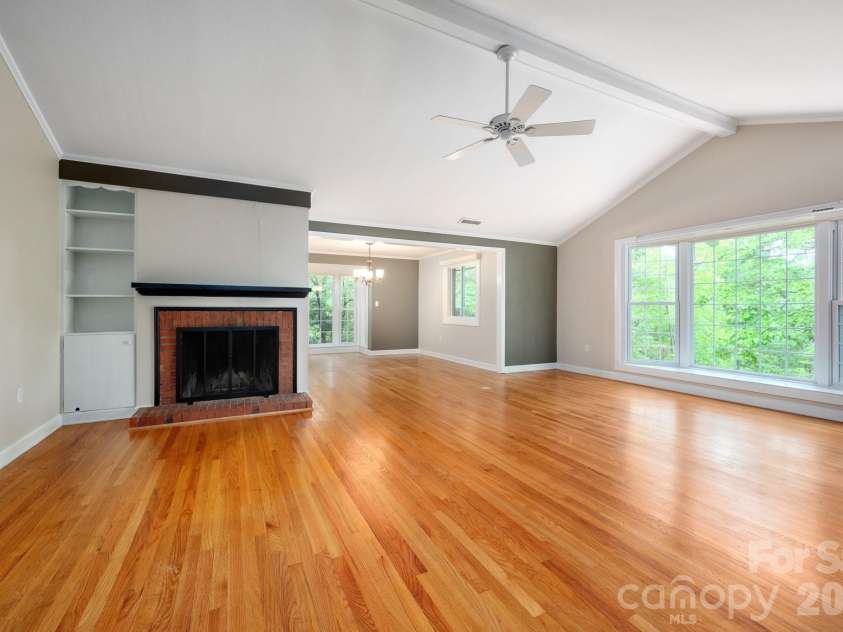 200 Allen Mountain Drive, Black Mountain, NC 28711.  MLS# CAR4329989, YatesRealty ID 14185. 