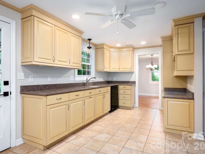 200 Allen Mountain Drive, Black Mountain, NC 28711.  MLS# CAR4329989, YatesRealty ID 14185. 