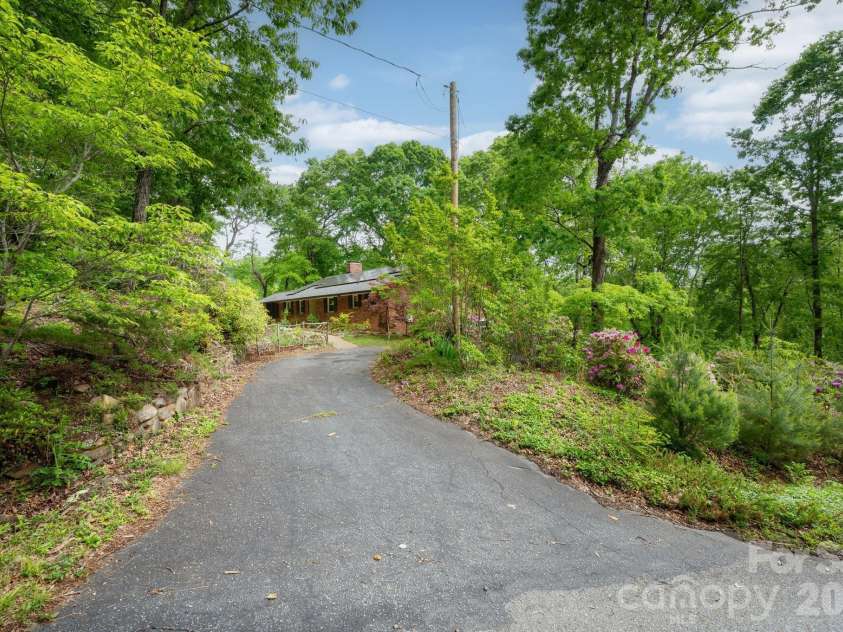 200 Allen Mountain Drive, Black Mountain, NC 28711.  MLS# CAR4329989, YatesRealty ID 14185. 