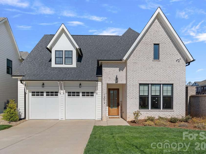 12012 Cambridge Square Drive, Cornelius, NC 28031.  MLS# CAR4357205, YatesRealty ID 14187. 