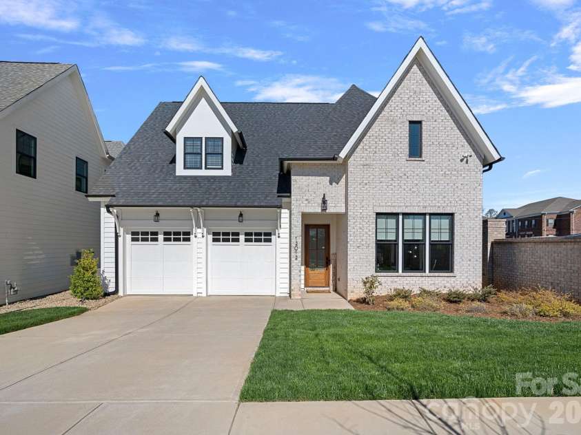 12012 Cambridge Square Drive, Cornelius, NC 28031.  MLS# CAR4357205, YatesRealty ID 14187. 