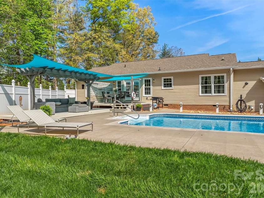 494 Dogwood Lane, North Wilkesboro, NC 28659.  MLS# CAR4369344, YatesRealty ID 14188. 