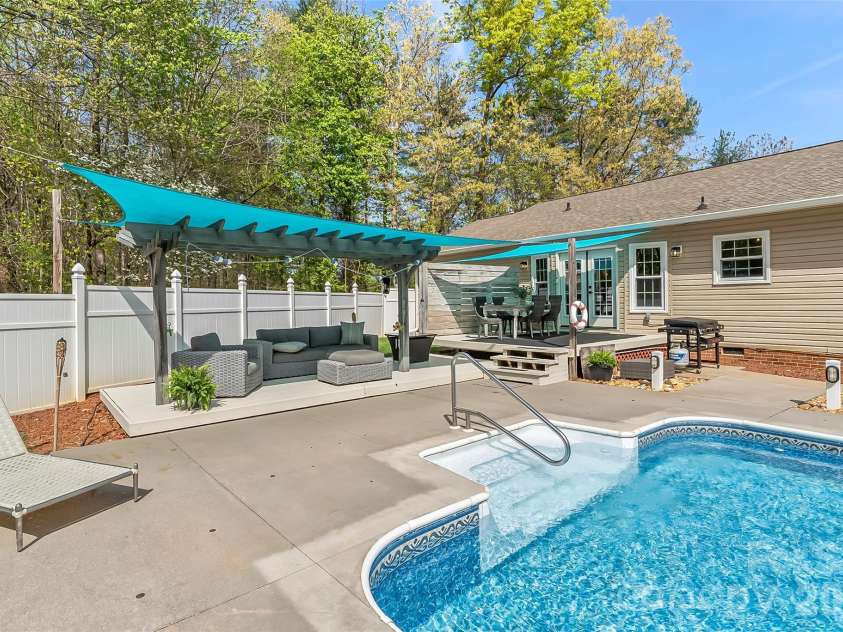494 Dogwood Lane, North Wilkesboro, NC 28659.  MLS# CAR4369344, YatesRealty ID 14188. 