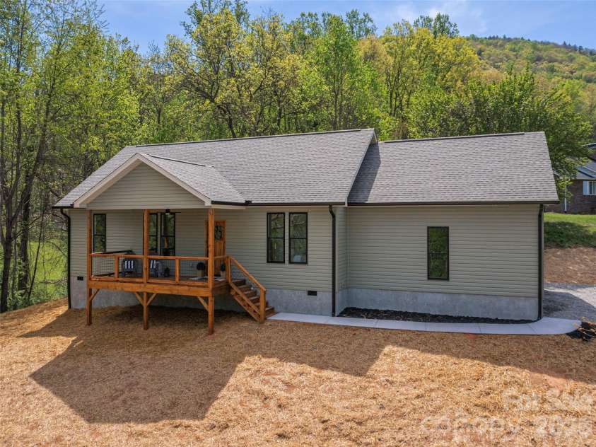 118 Max View Drive, Leicester, NC 28748.  MLS# CAR4365615, YatesRealty ID 14189. 