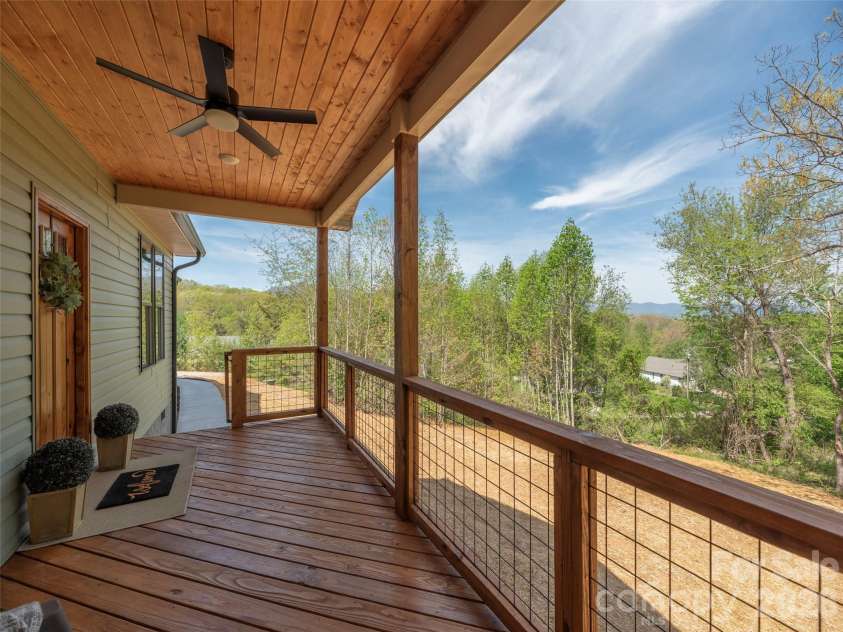 118 Max View Drive, Leicester, NC 28748.  MLS# CAR4365615, YatesRealty ID 14189. 
