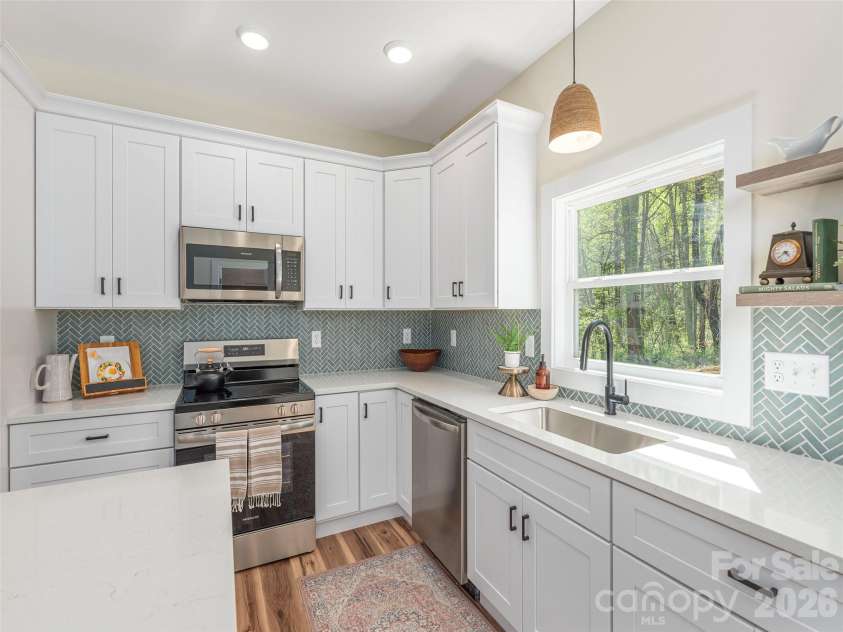 118 Max View Drive, Leicester, NC 28748.  MLS# CAR4365615, YatesRealty ID 14189. 